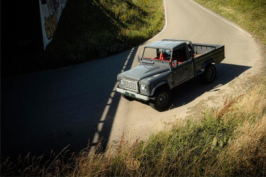 Land Rover 110 Pick-up Tophat LS3 V8 uit 1984