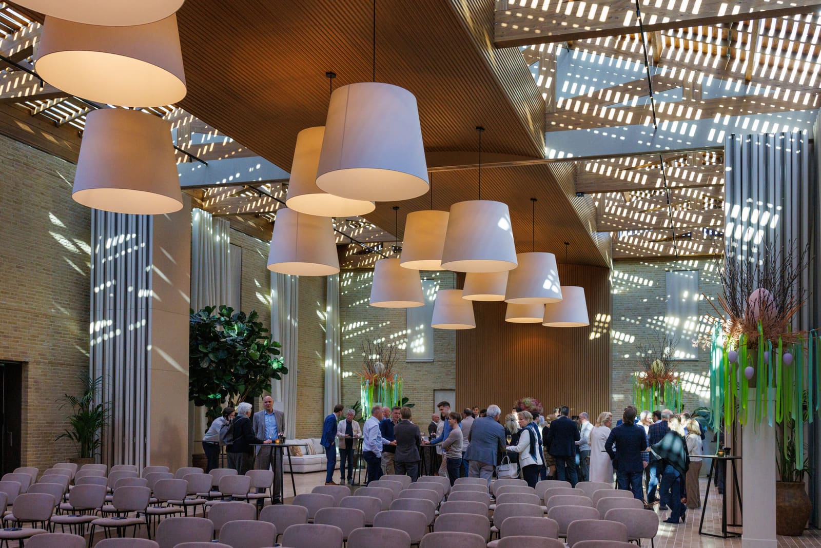 Zaal met relaties tijdens een bijeenkomst van Tresor Capital